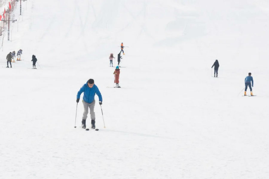 21日10点翠华山滑雪场直播首秀，邀您免费来滑雪！