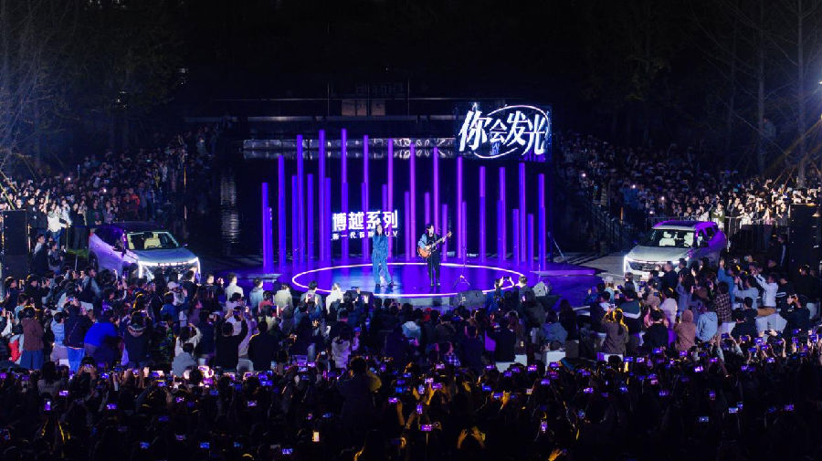 一场别开生面的发光招聘会