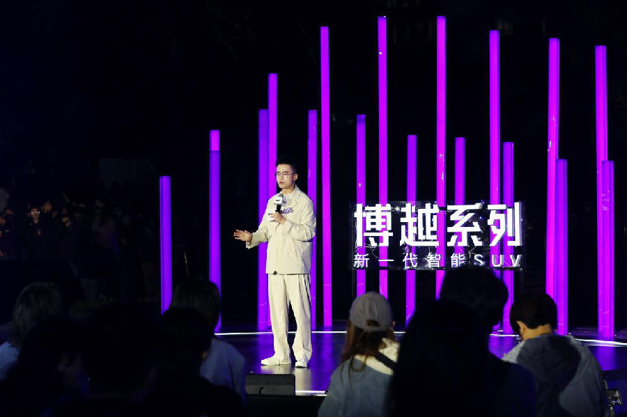 一场别开生面的发光招聘会