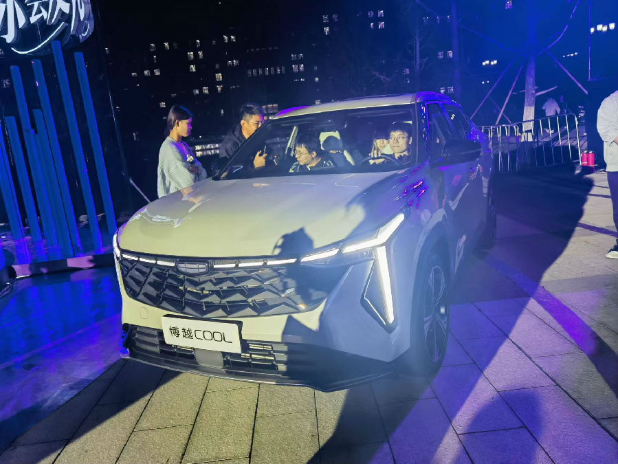 一场别开生面的发光招聘会